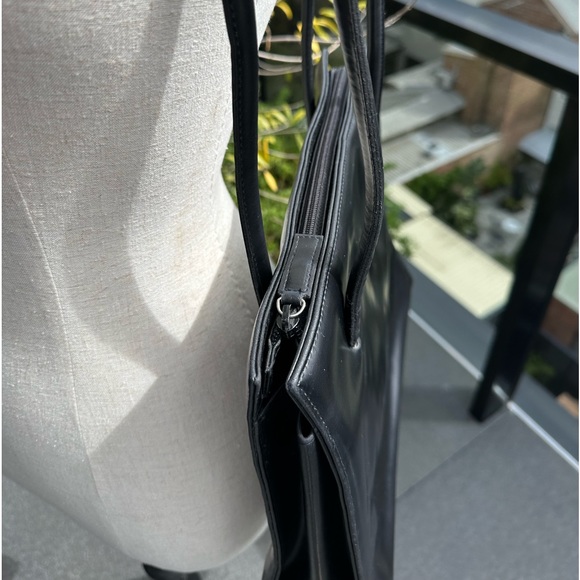 Country Road Black Leather Shoulder Bag - Picture 4 of 9